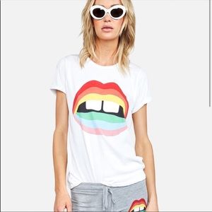 rainbow lip tee